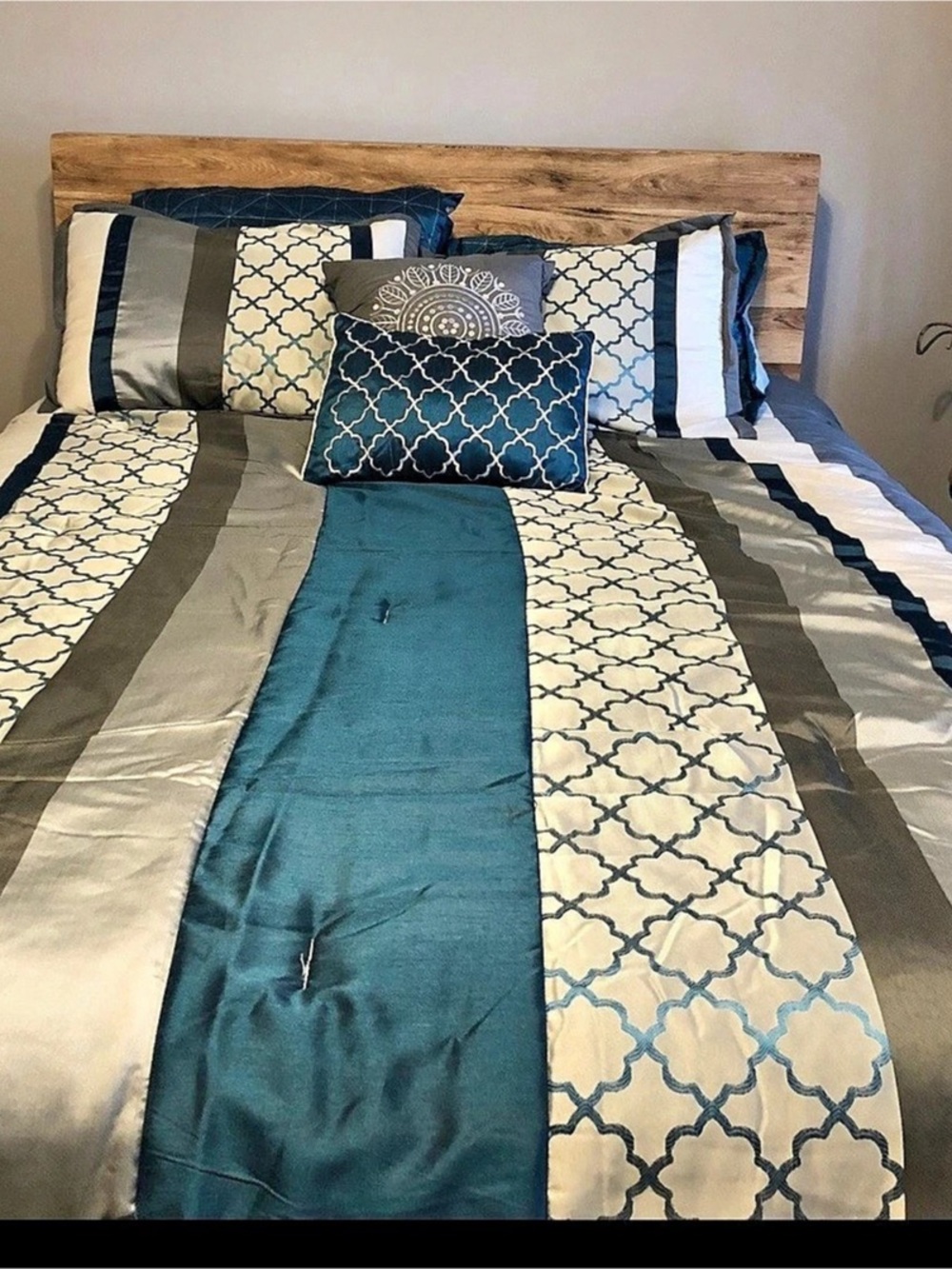 Queen Blue Gray Geometric Comforter